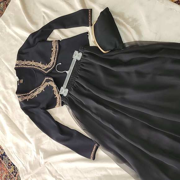 Vintage Silk Skirt (Medium) and Grace Dane Lewis Knit Top Small, $68 - Picture 3 of 16